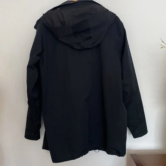 PATAGONIA sz L black 3 in one (outer shell only) h2no has zipper for extra layer - Picture 9 of 9